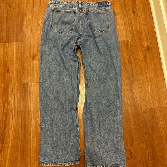 Abercrombie & Fitch - Picture 3 of 3